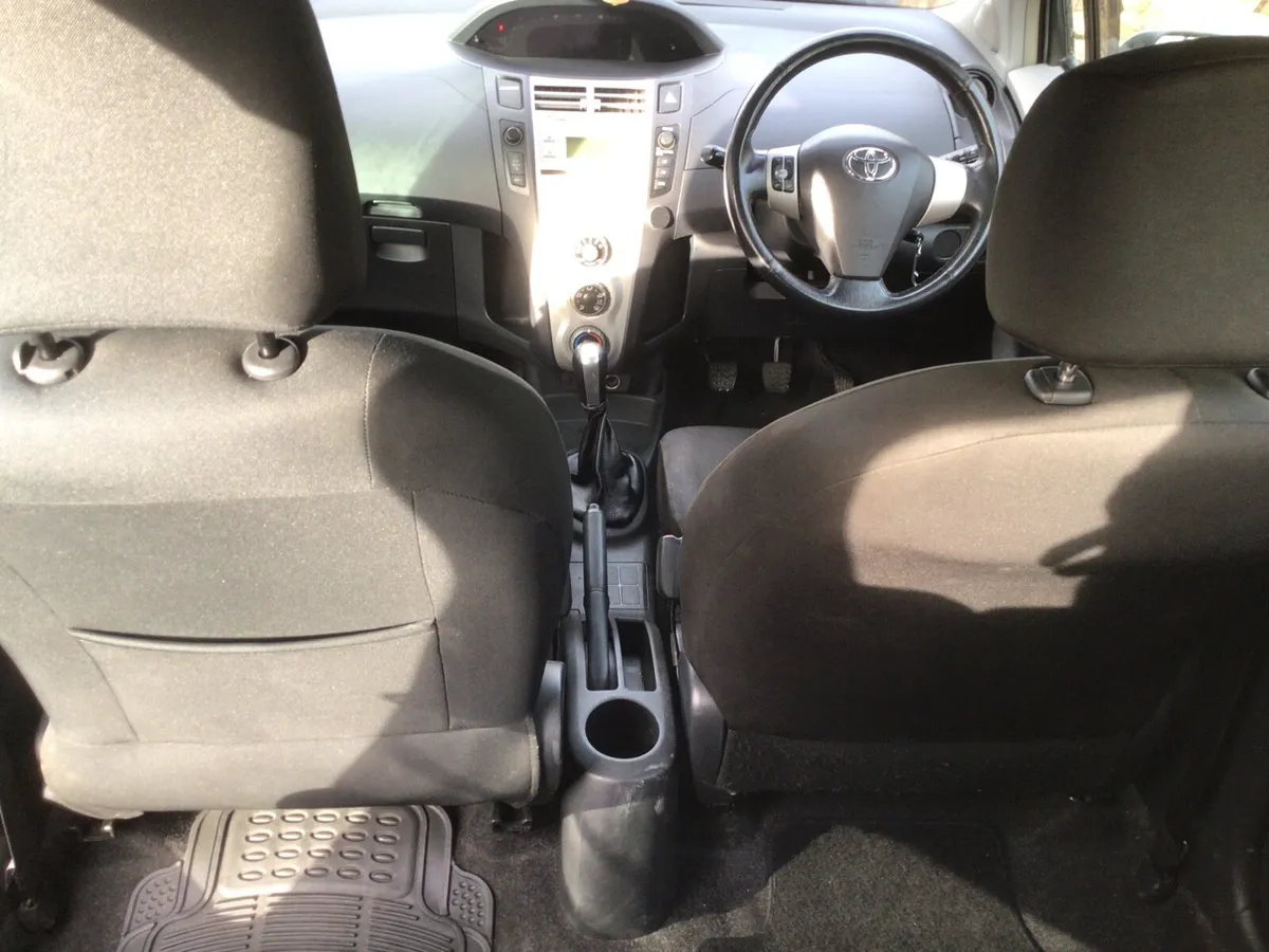 Toyota Yaris 1.o litre Luna 5 DR - Image 4
