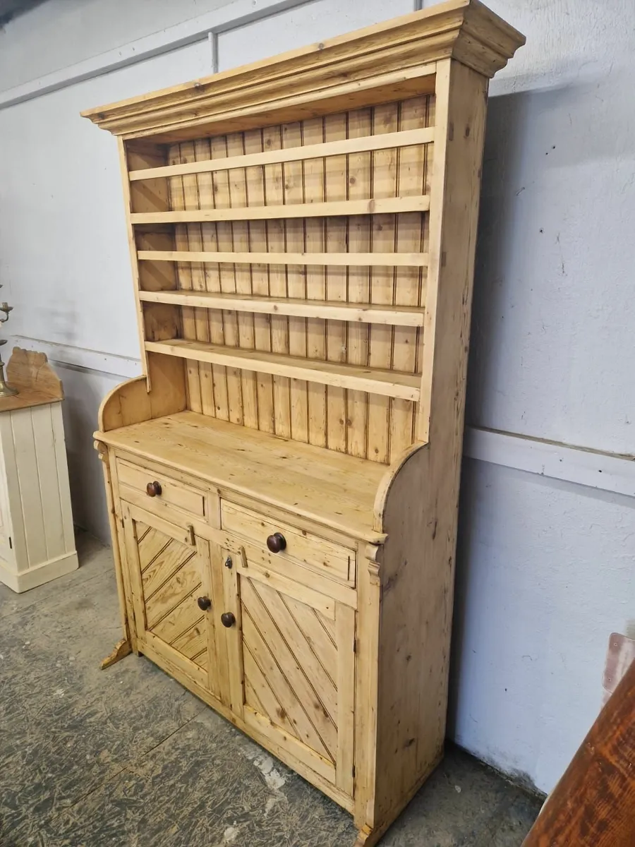 Mid 19th century irish pine kitchen dresser - Image 2