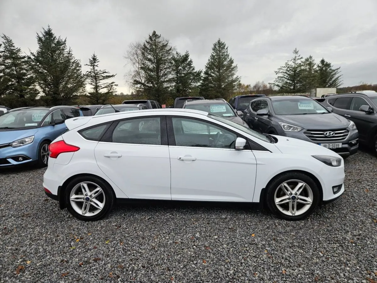 Ford Focus ZETEC 1.5TD 95PS 6SPD 4DR - Image 4