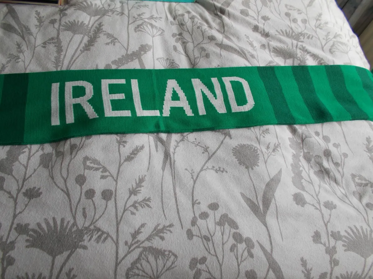 Four Irish Rugby Books & I.R.F.U. Scarf - Image 2