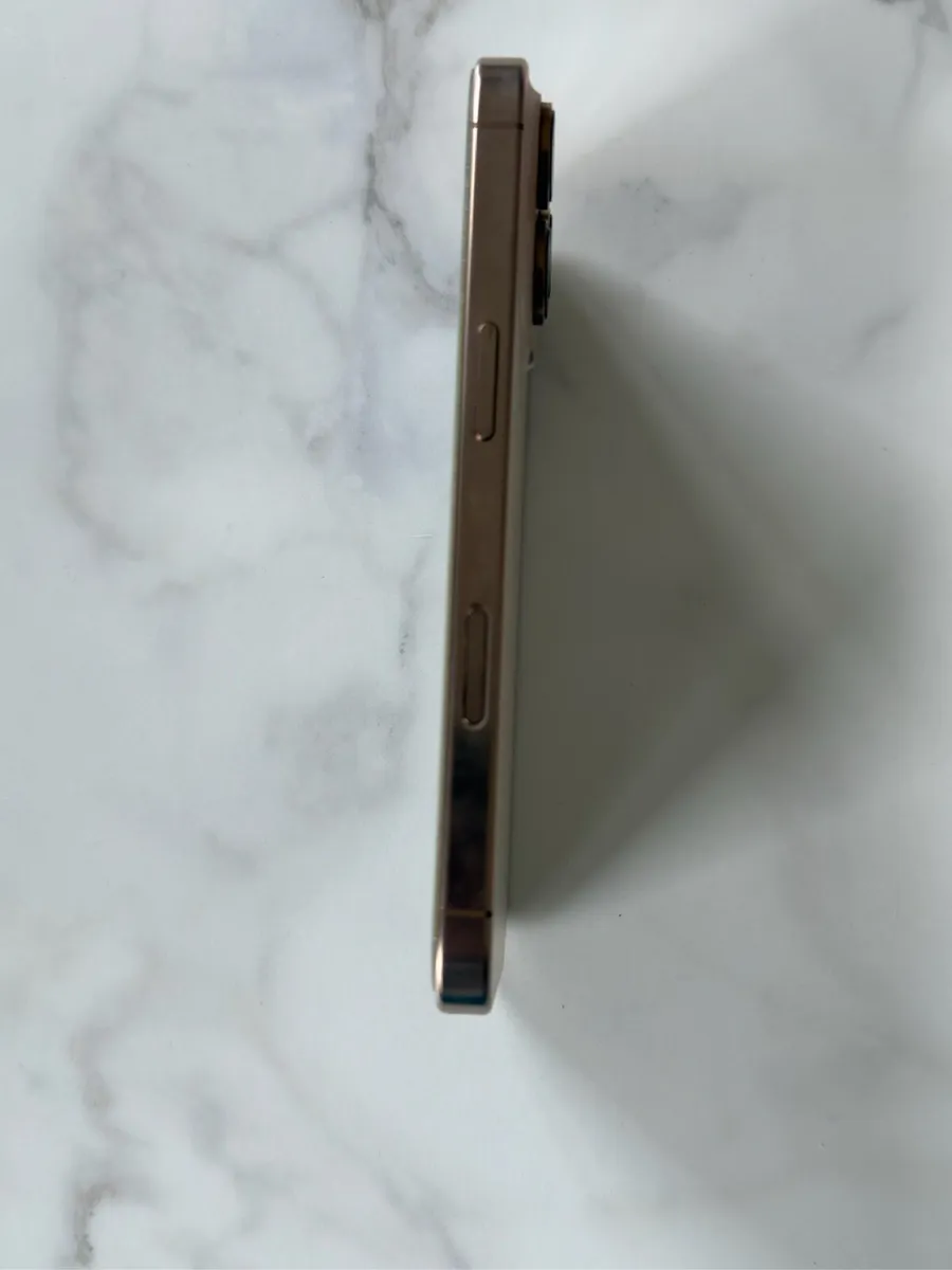 iPhone 16 Pro - Image 4