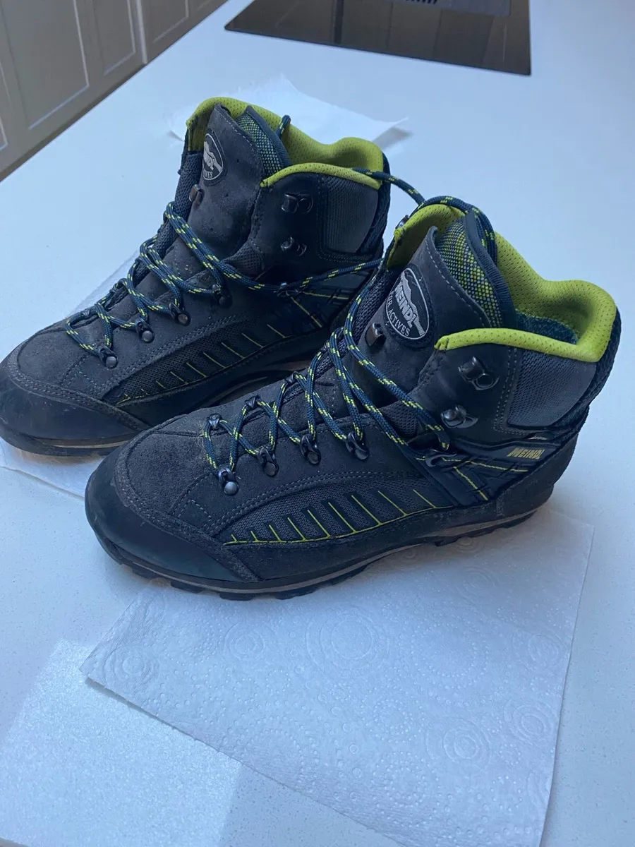 Hiking boots - Image 1