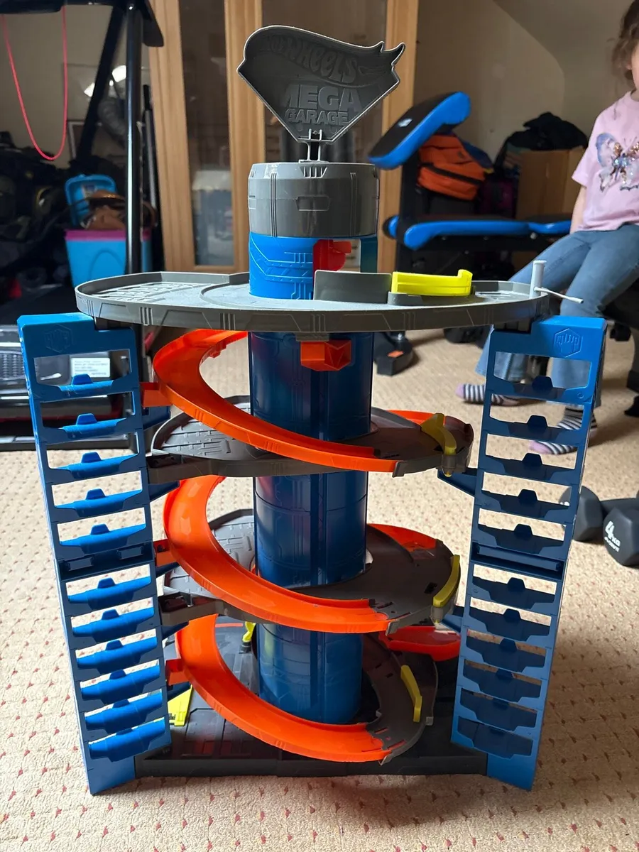 Hot wheels mega garage - Image 2