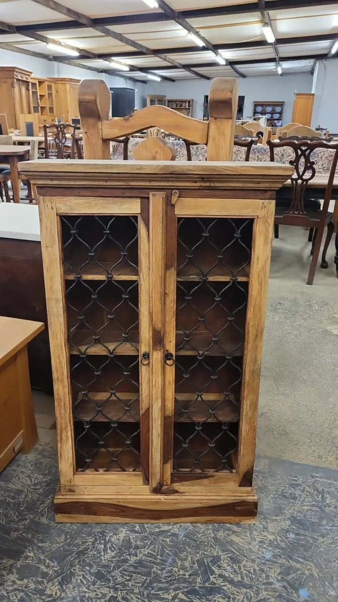 Small vintage Indian rosewood cabinet, press - Image 1