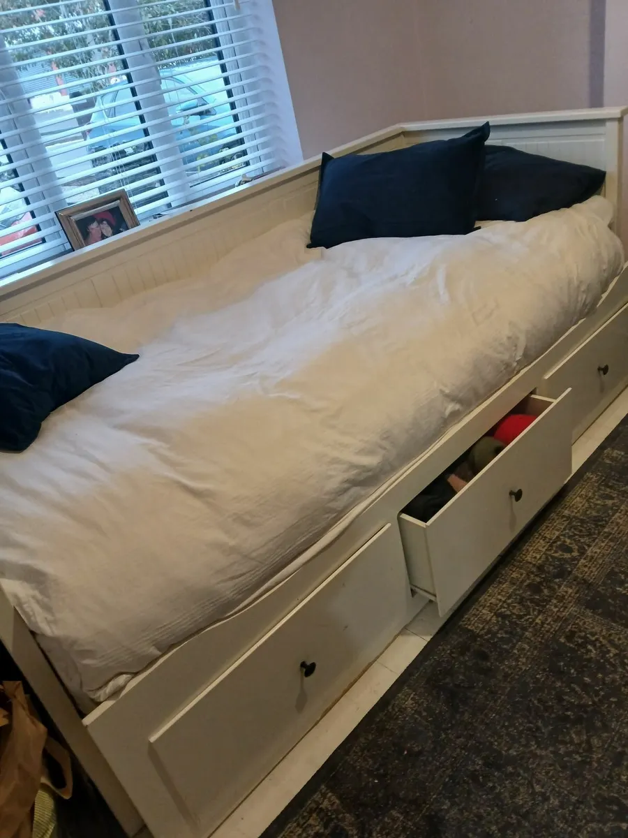 Day bed - Image 1
