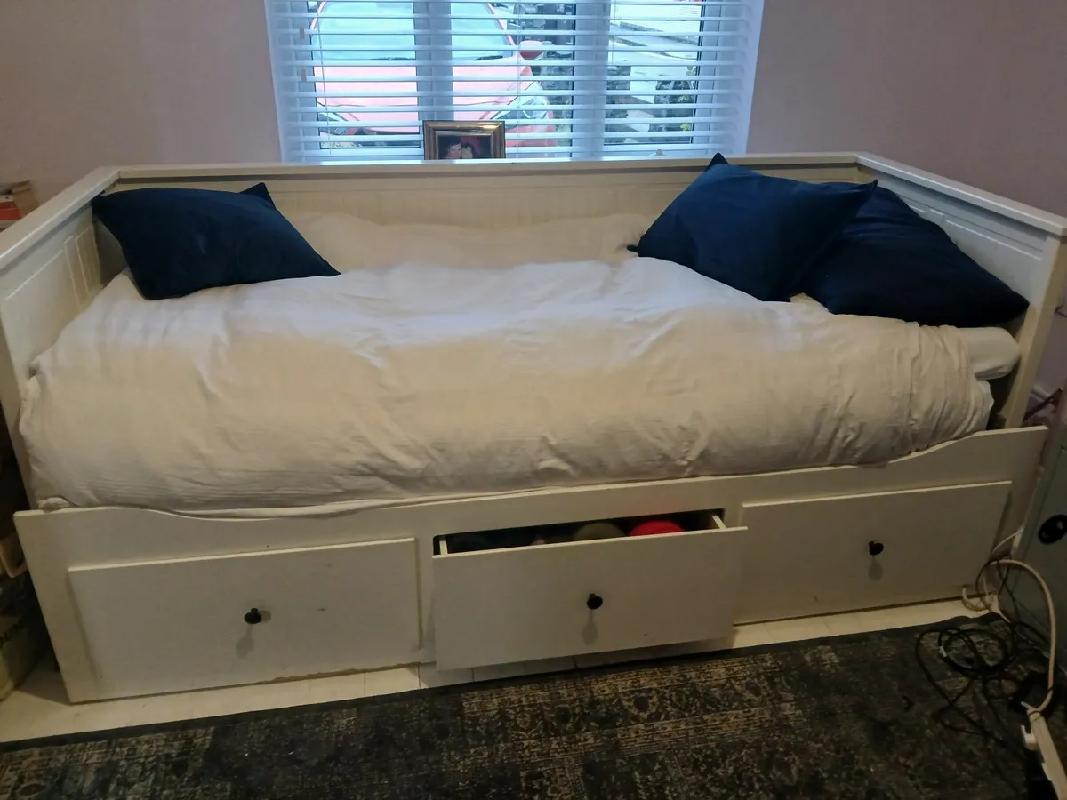 Day bed - Image 2