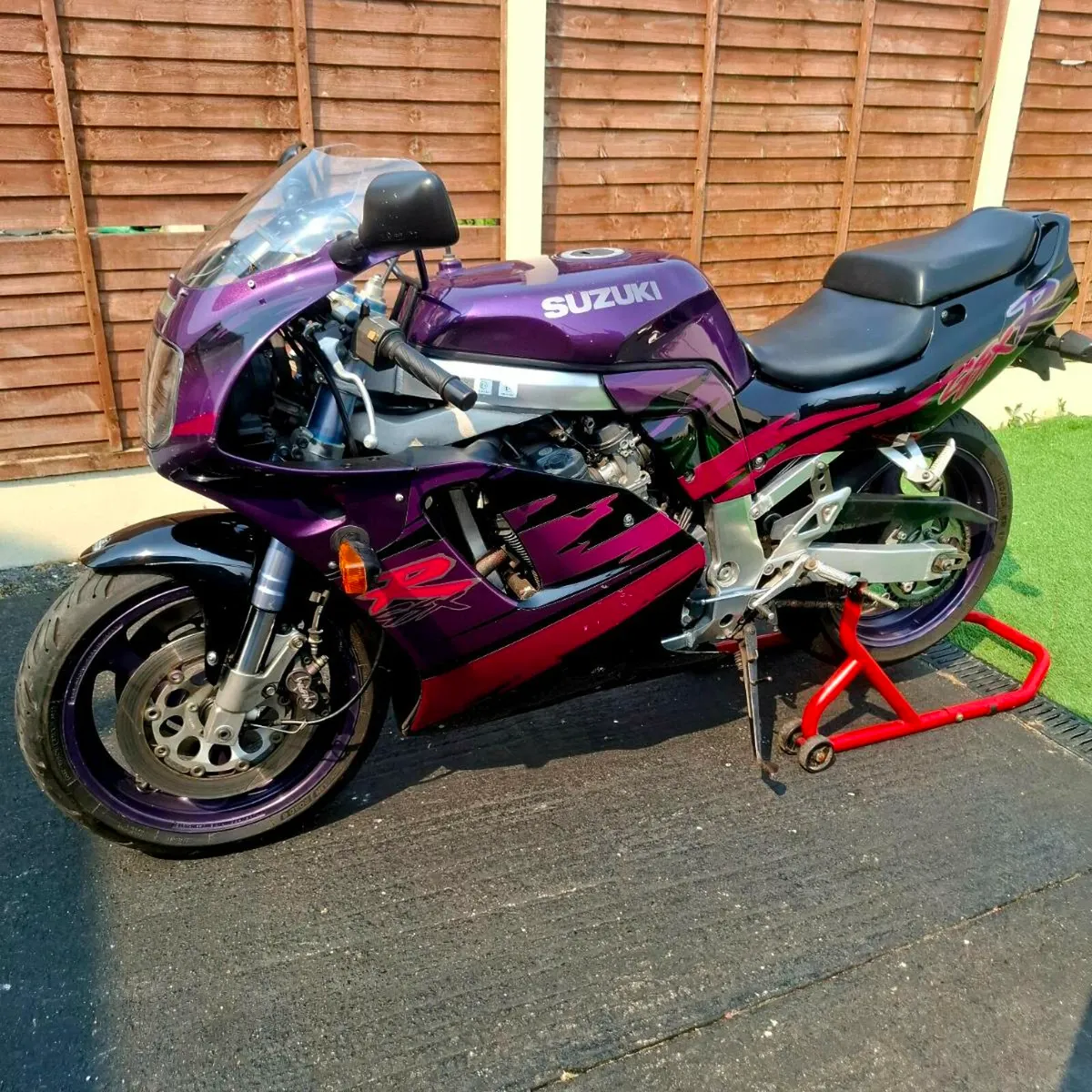 Suzuki Gsxr 750w - Image 1