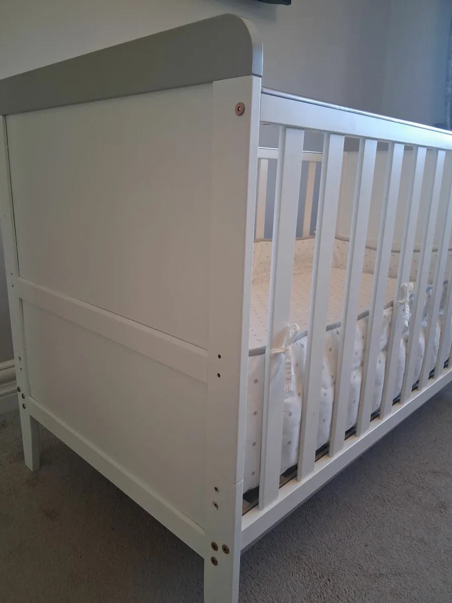 Baby Elegance Haddington Cot Bed with changing uni - Image 4