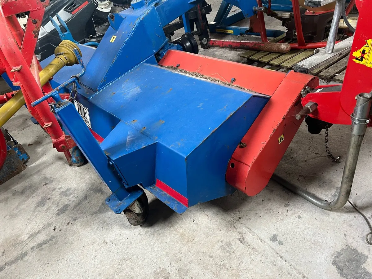 HE Road Sweeper - Image 3