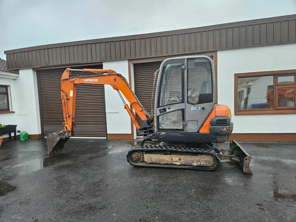 Hitachi Zaxis ZX30 2008 Mini Excavator - Image 2