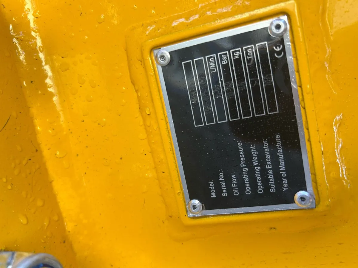 Unused Nb 45mm pin Rock breaker - Image 3