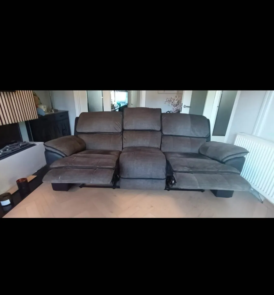 Grey reclining couch reduced to sell - Image 2