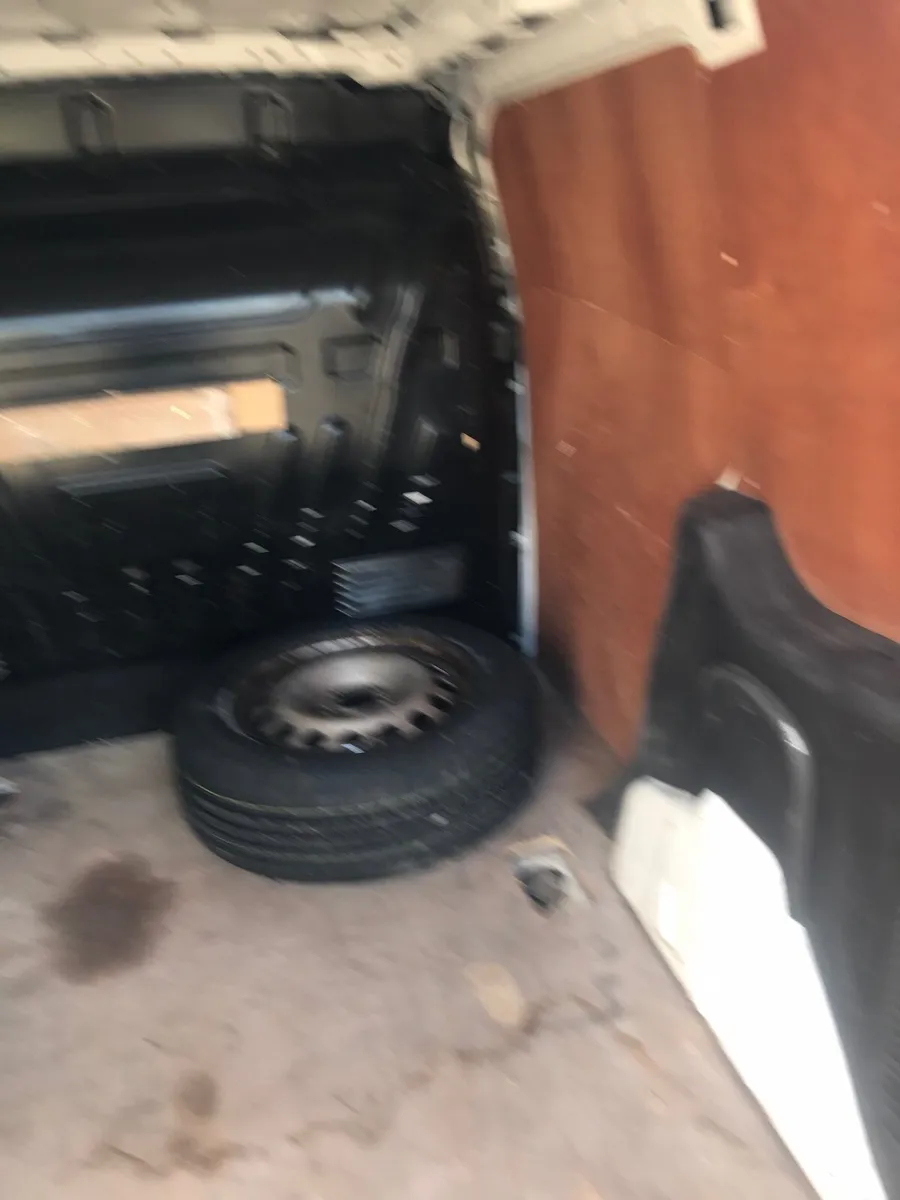 Ford Transit Connect 2016 - Image 2