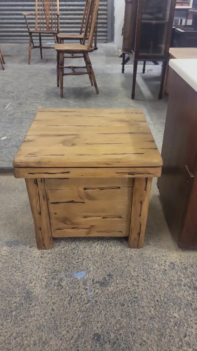 Vintage reclaimed pine rustic style trunk - Image 1