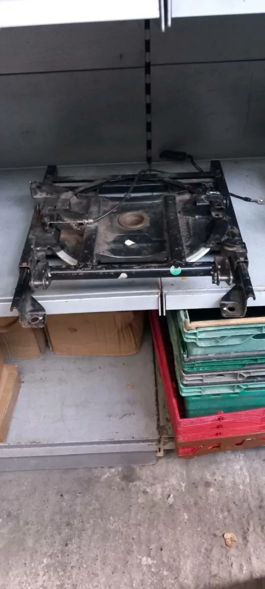 Set of swivel bases - Image 3