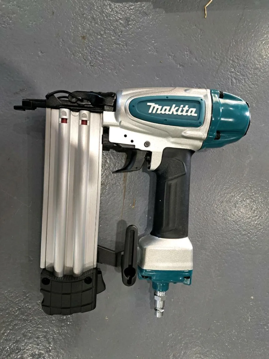 Makita 18g Nail Gun - Image 3