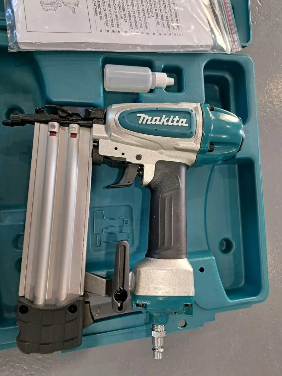 Makita 18g Nail Gun - Image 4