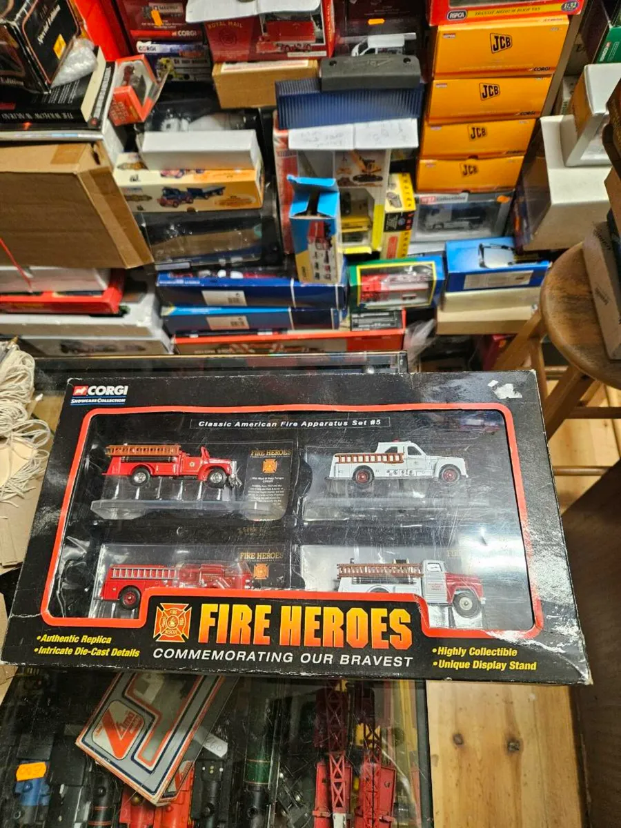 Corgi Fire Engine Set - Image 1