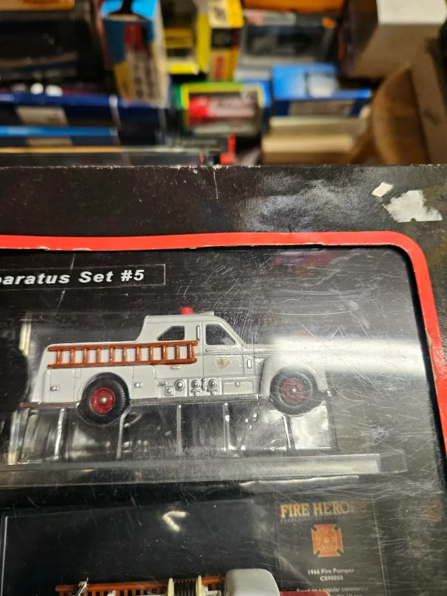 Corgi Fire Engine Set - Image 3