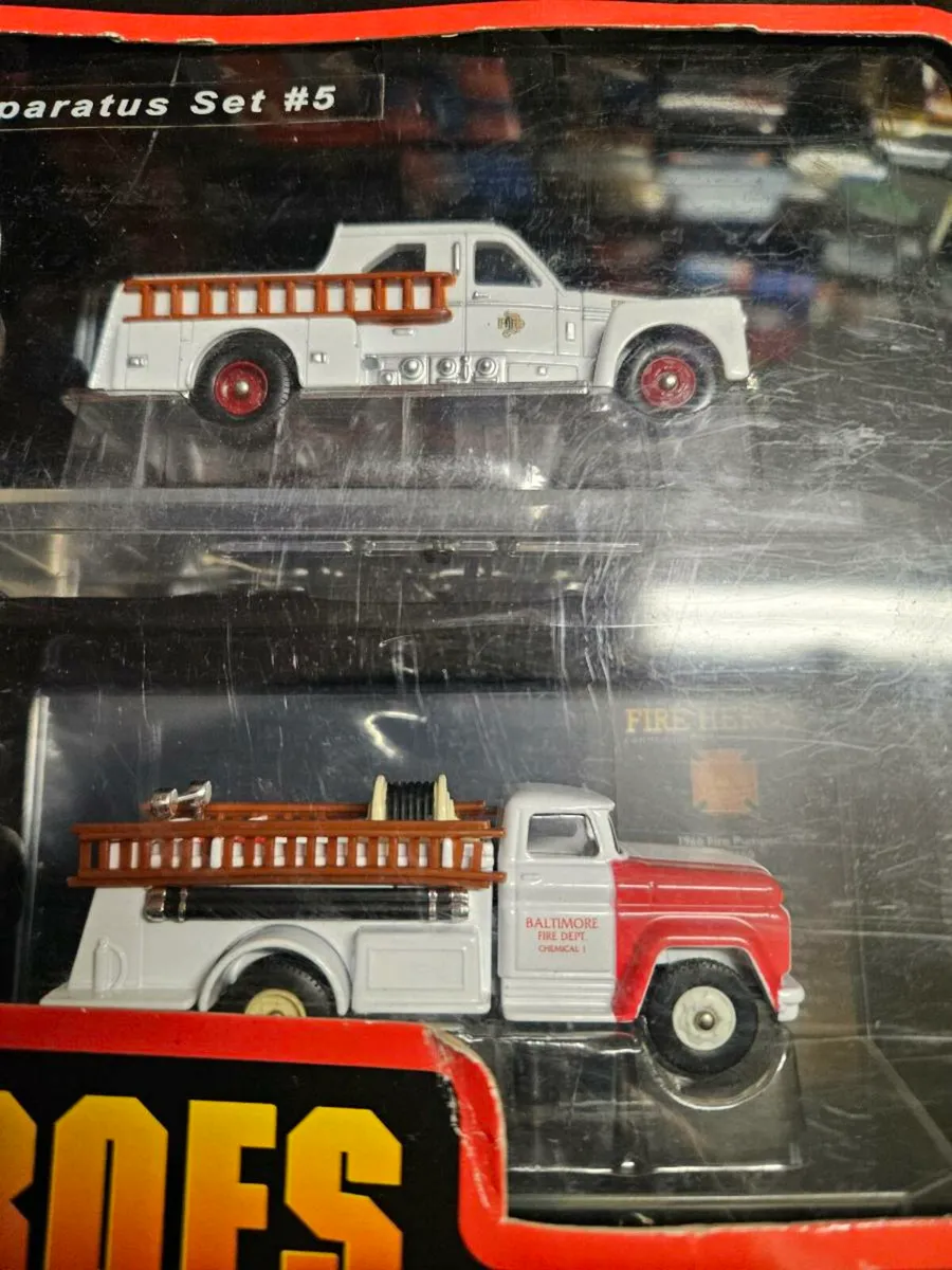 Corgi Fire Engine Set - Image 4