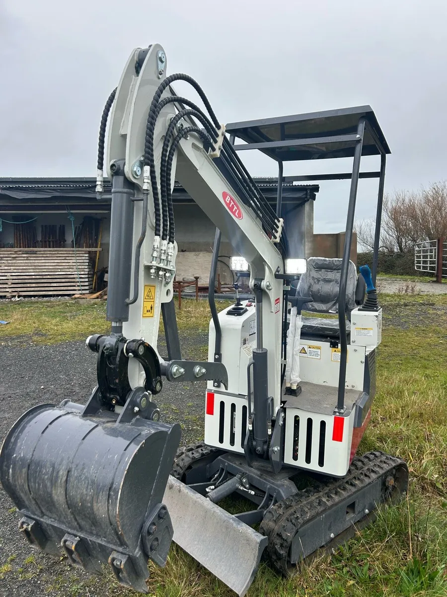 Mini excavator - Image 1