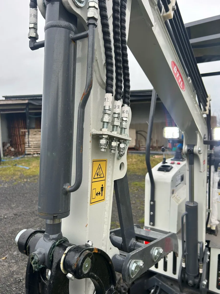 Mini excavator - Image 3