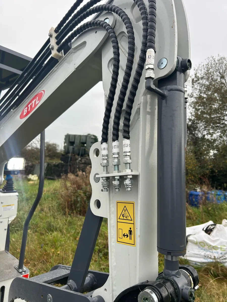 Mini excavator - Image 4