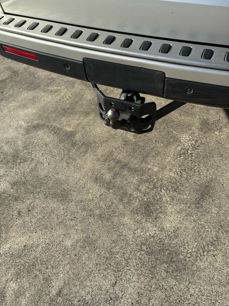 2016 Land Rover Discovery 4 - Excellent Condition - Image 4