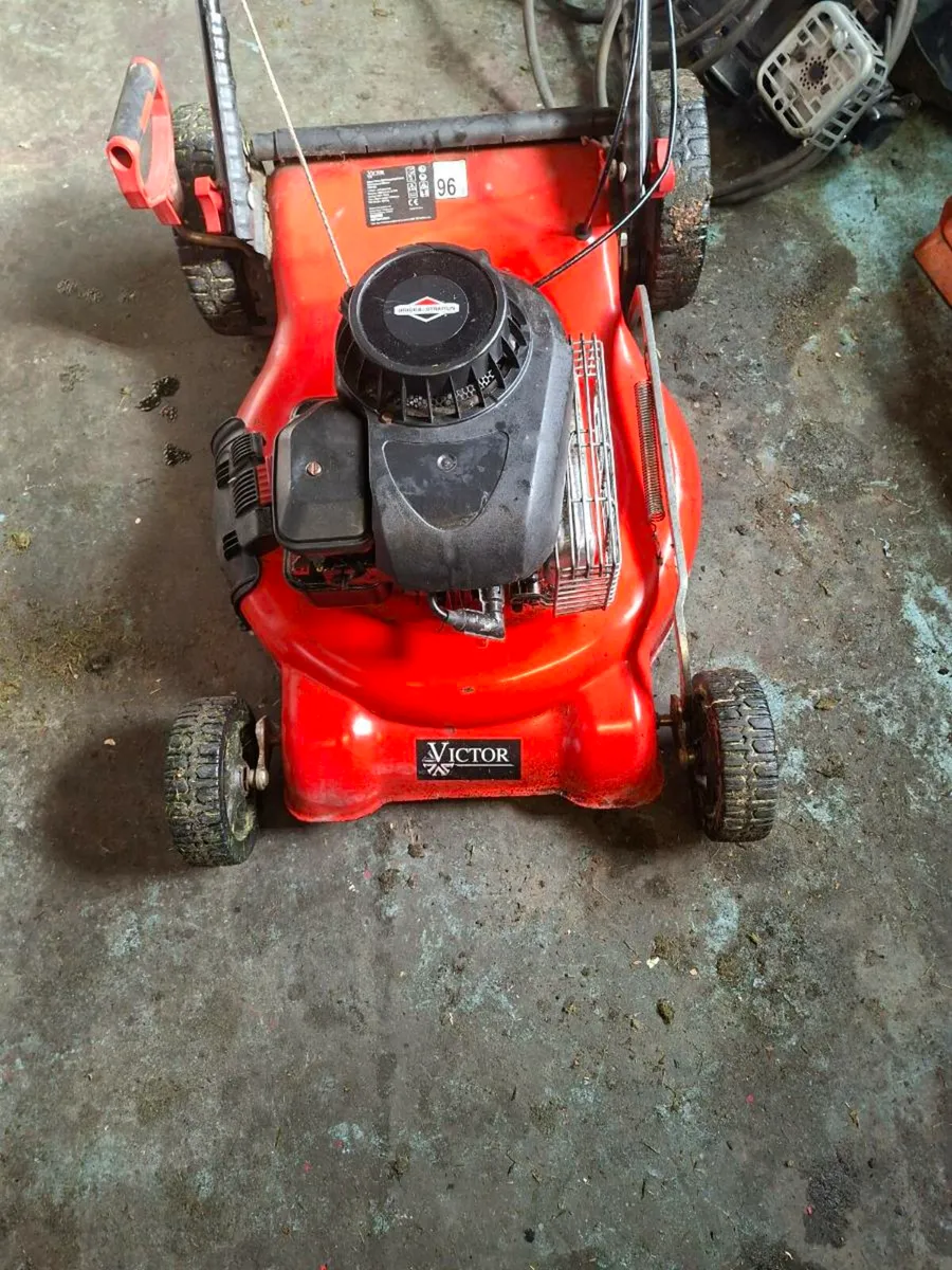 Victor lawnmower push - Image 1