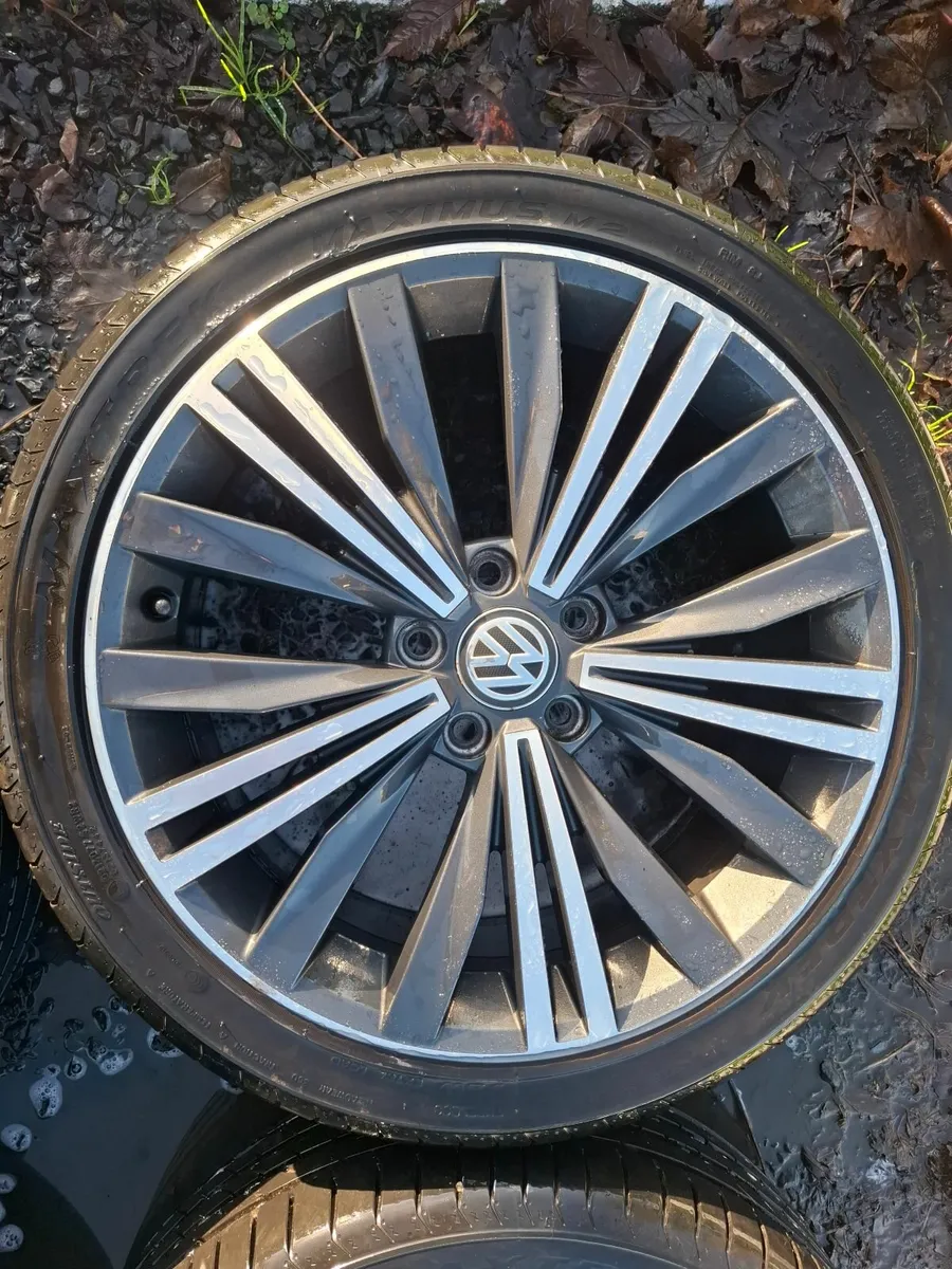 18" Genuine Vw Alloys with tyres - Image 4