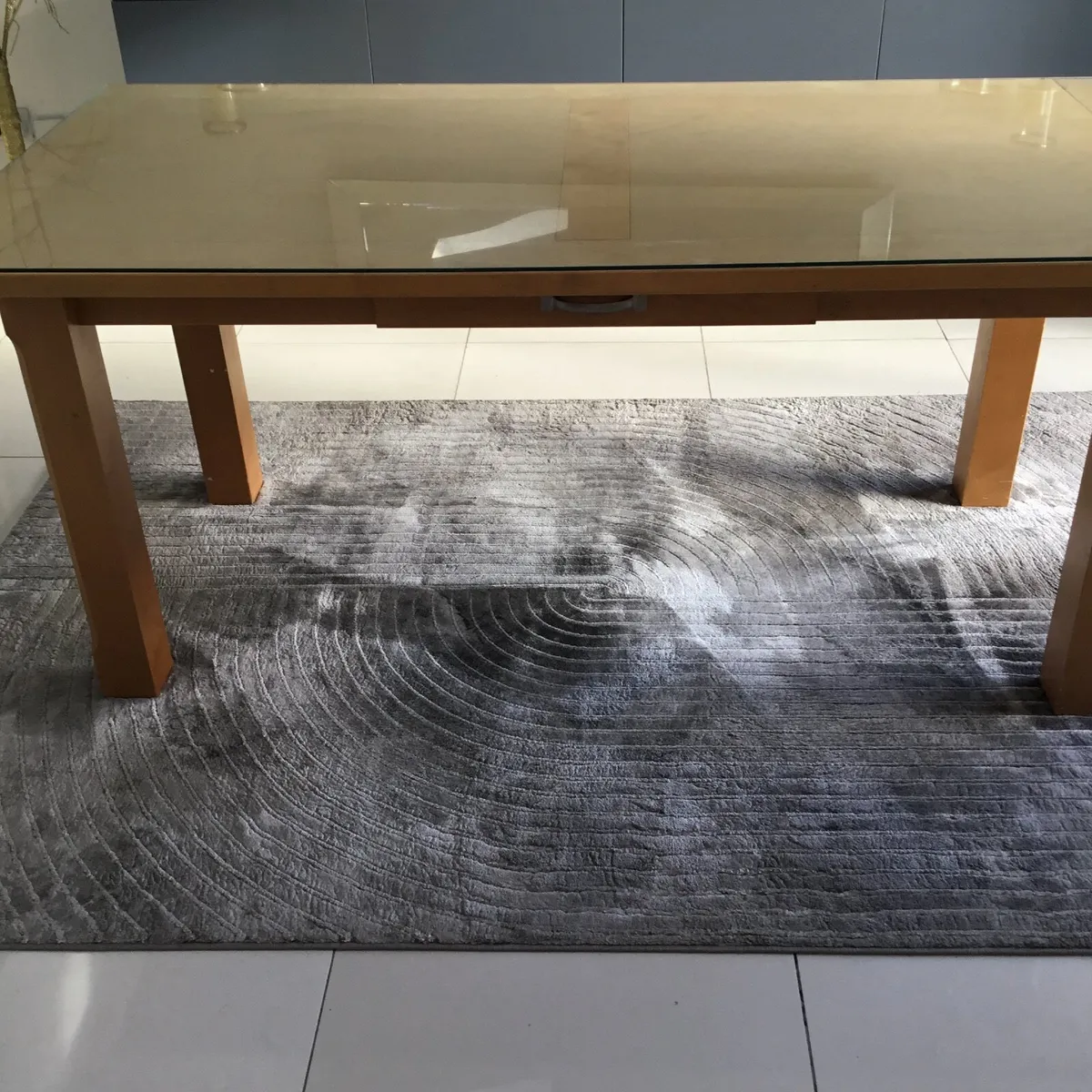 Solid oak kitchen table glass top  with 6 chairs. - Image 3