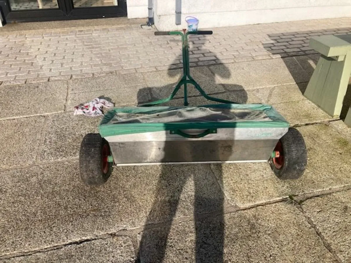 Scotts Proturf Professional Drop Spreader - Image 3