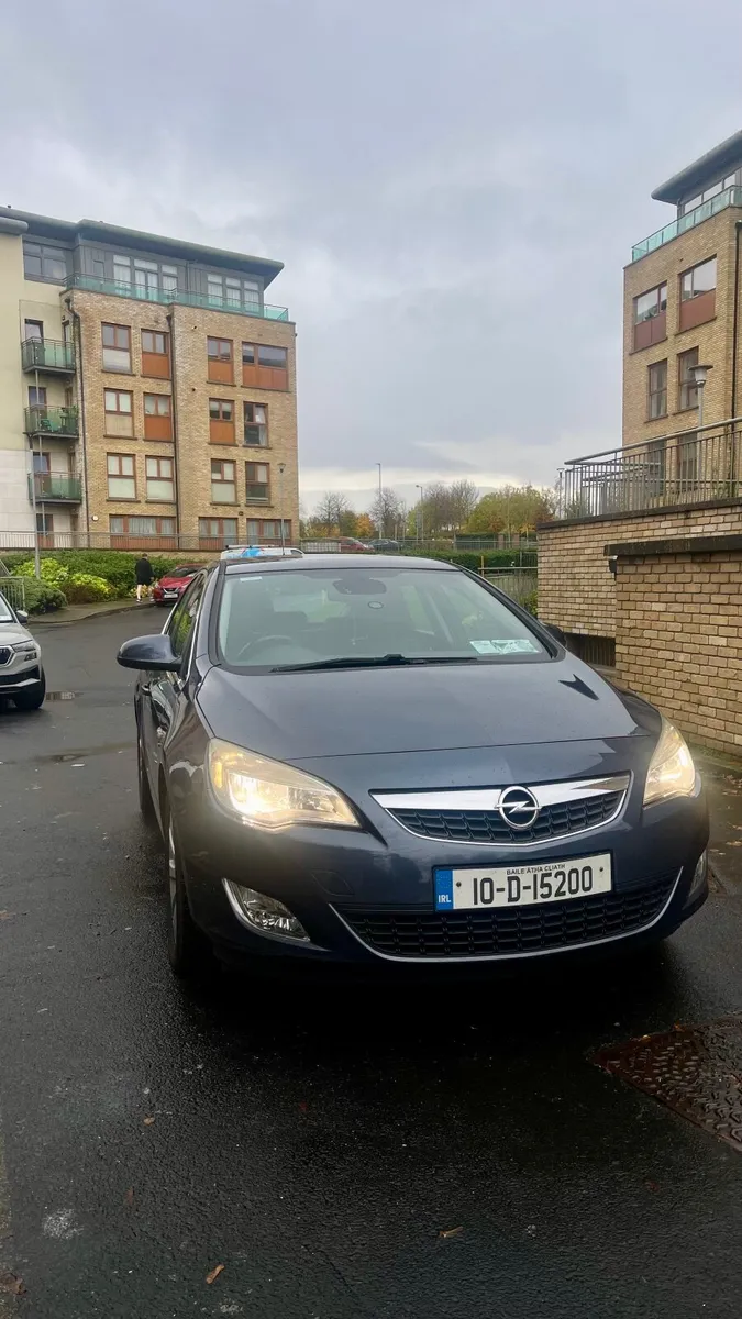 Opel Astra 2010 - Image 1