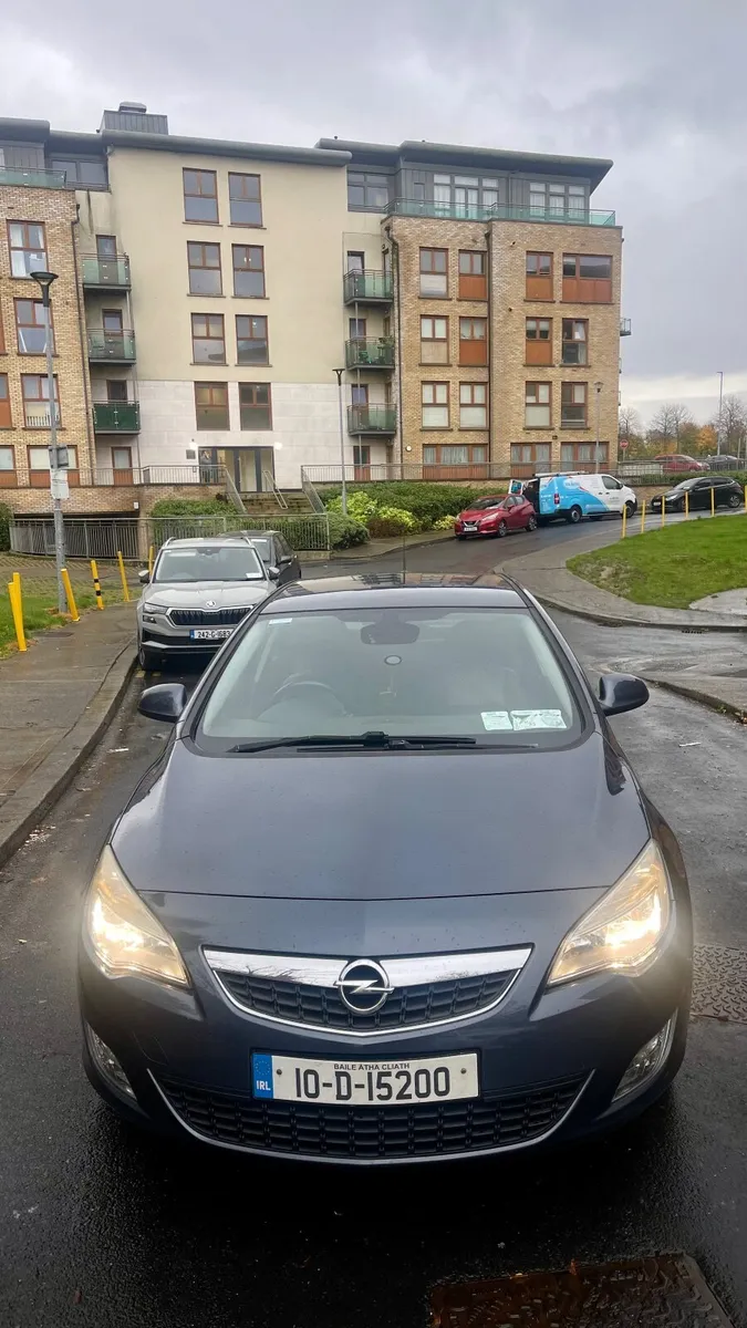 Opel Astra 2010 - Image 2