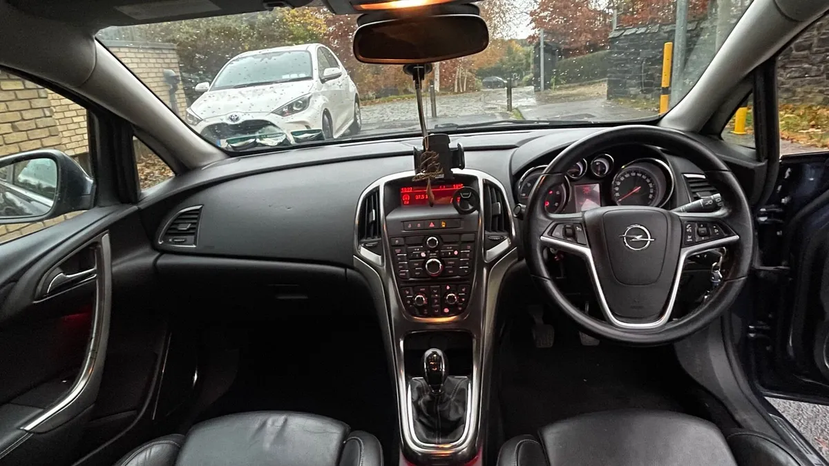 Opel Astra 2010 - Image 3