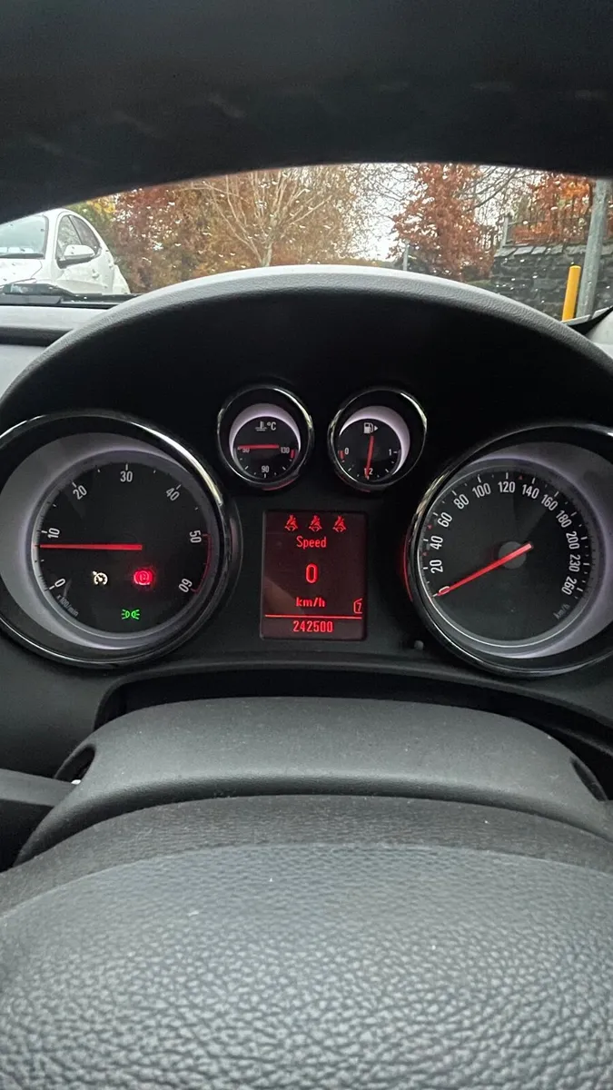 Opel Astra 2010 - Image 4