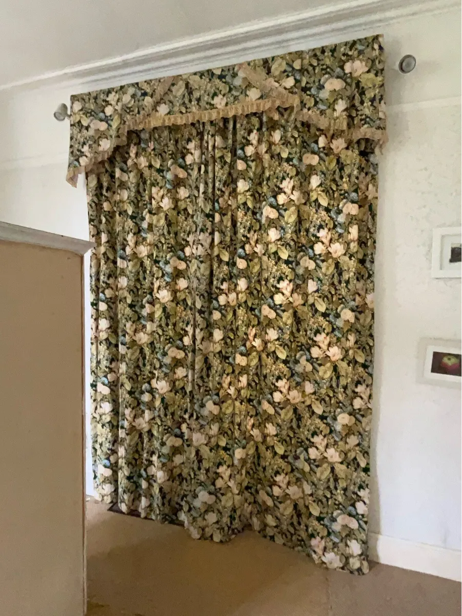 Curtains - Image 1