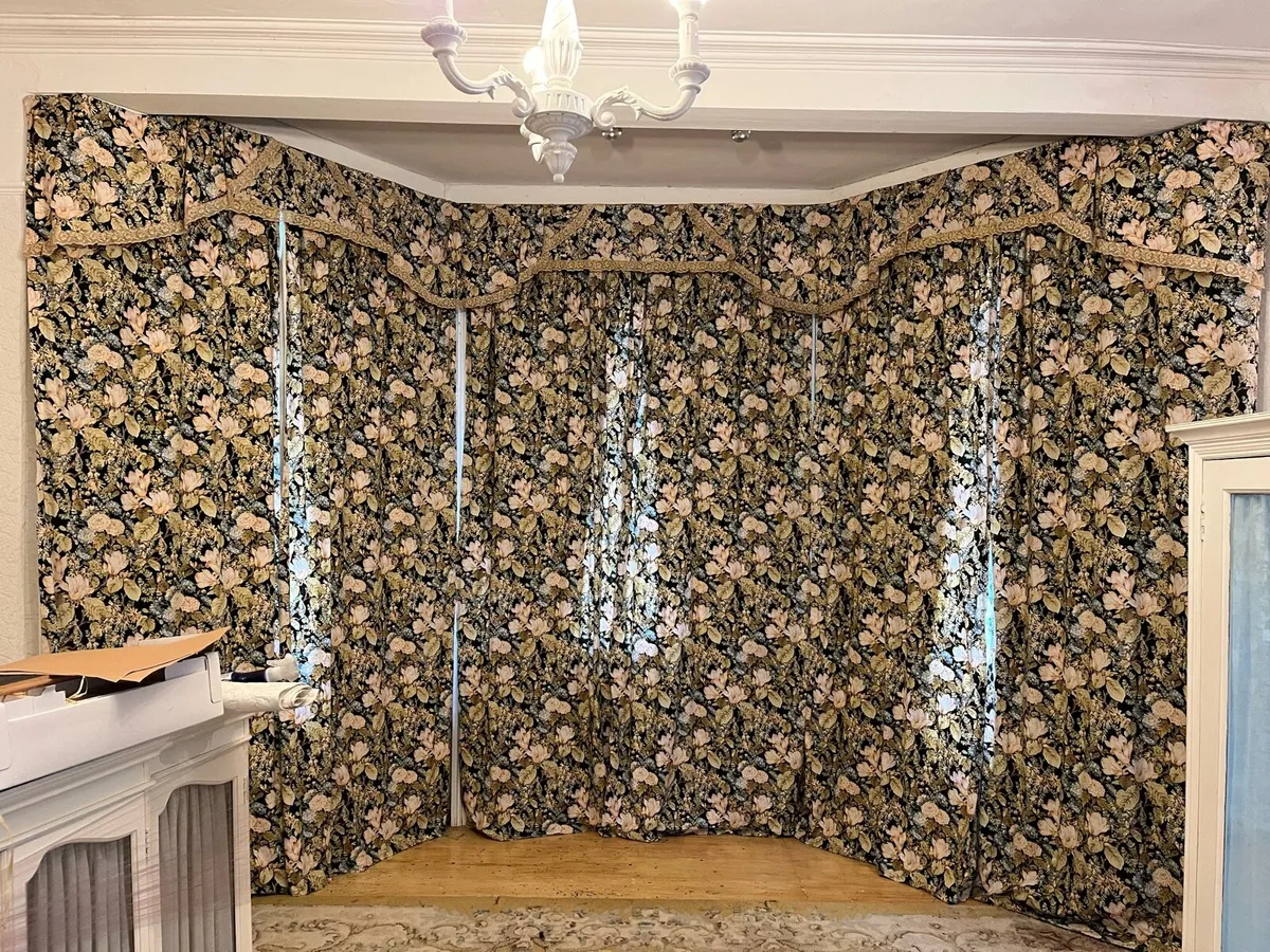 Curtains - Image 2