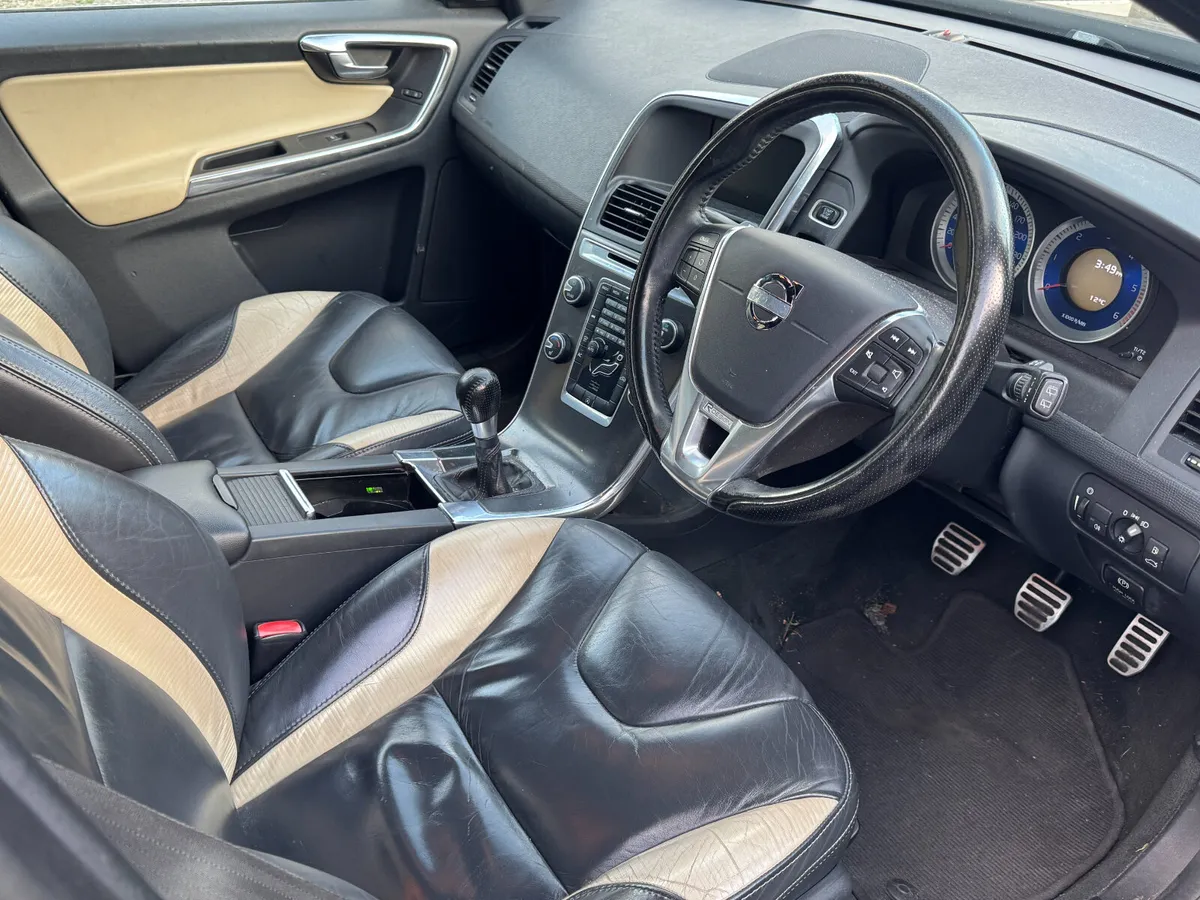 2012 Volvo XC60 2.0 Diesel R-Design - Image 4