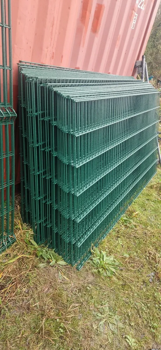 Double wire v-mesh fencing - Image 1
