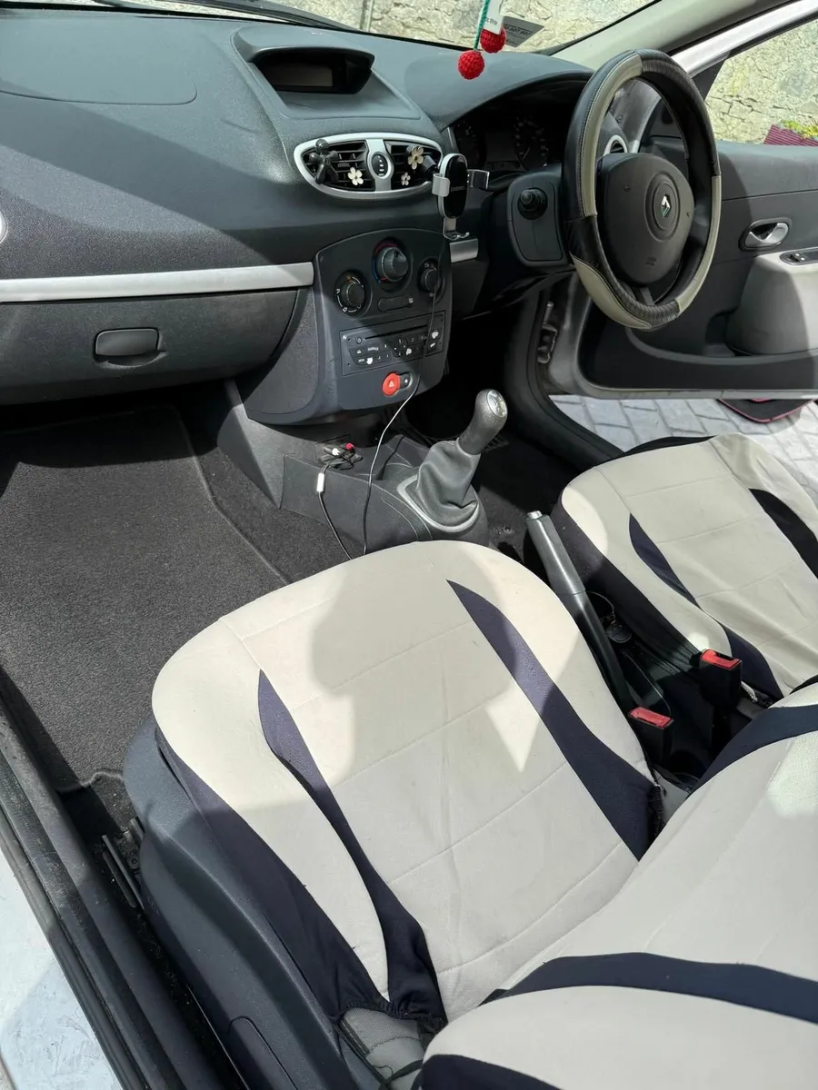 Renault Clio 2012 - Image 2