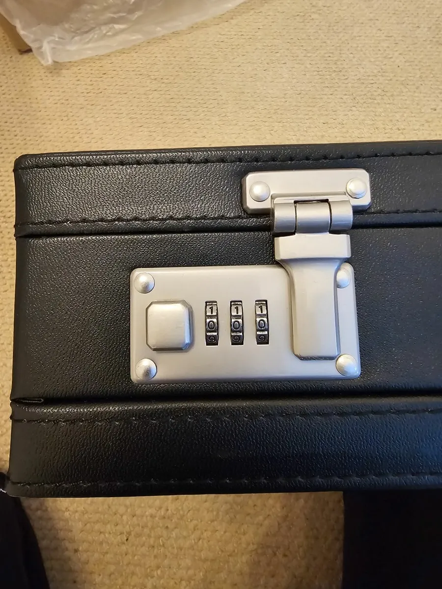 Leather suitcase - Image 2