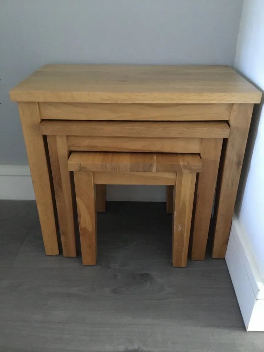 Solid oak kitchen table glass top  with 6 chairs. - Image 4