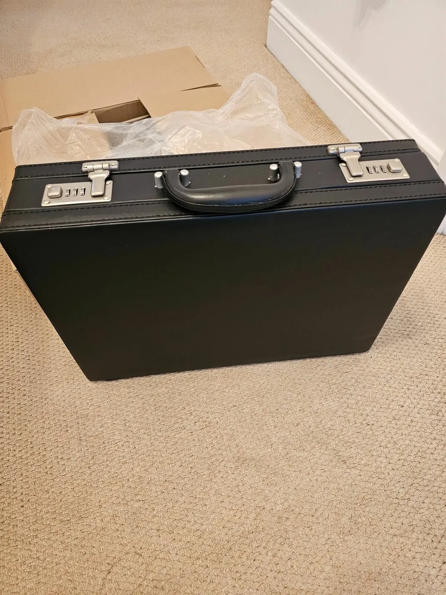 Leather suitcase - Image 1