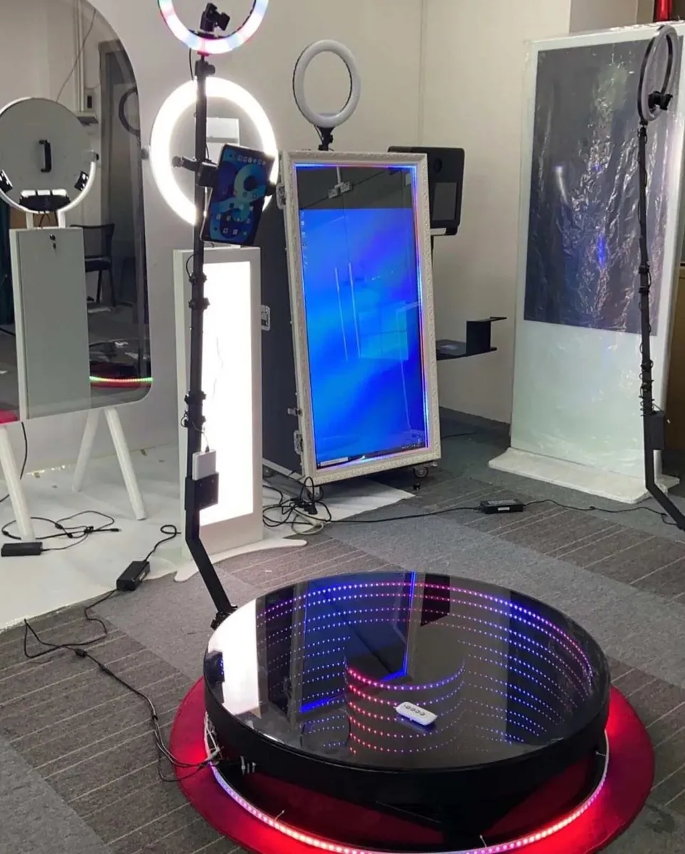 360 infinite glass Photo Booth