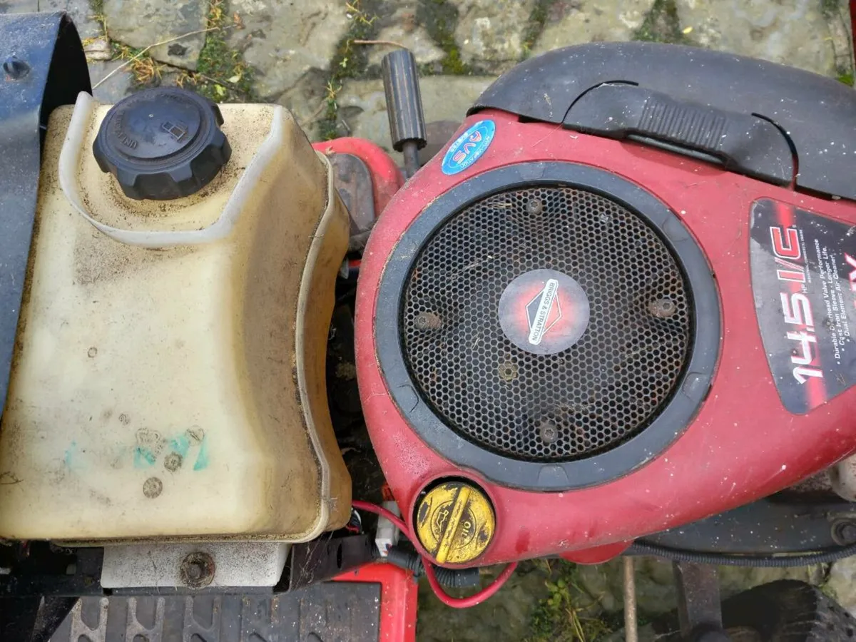 Rally Ride On Lawnmower - Image 3
