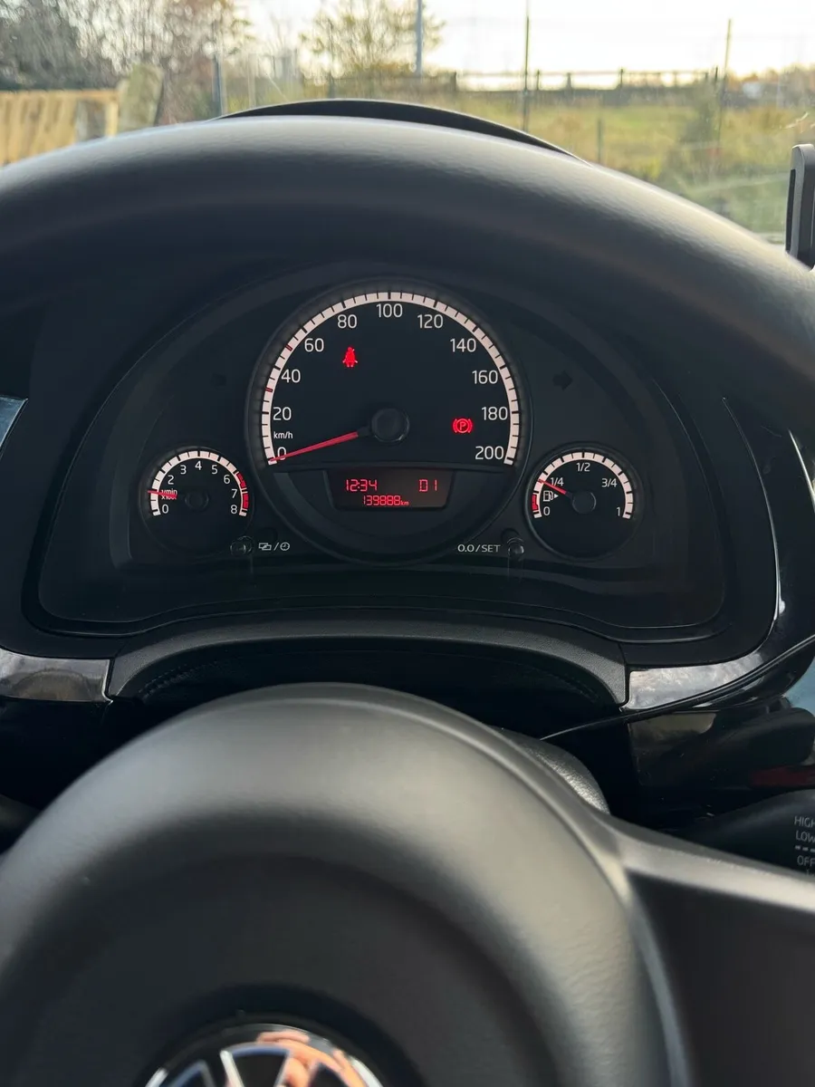 VW Up! 142 Automatic €6499 - Image 3