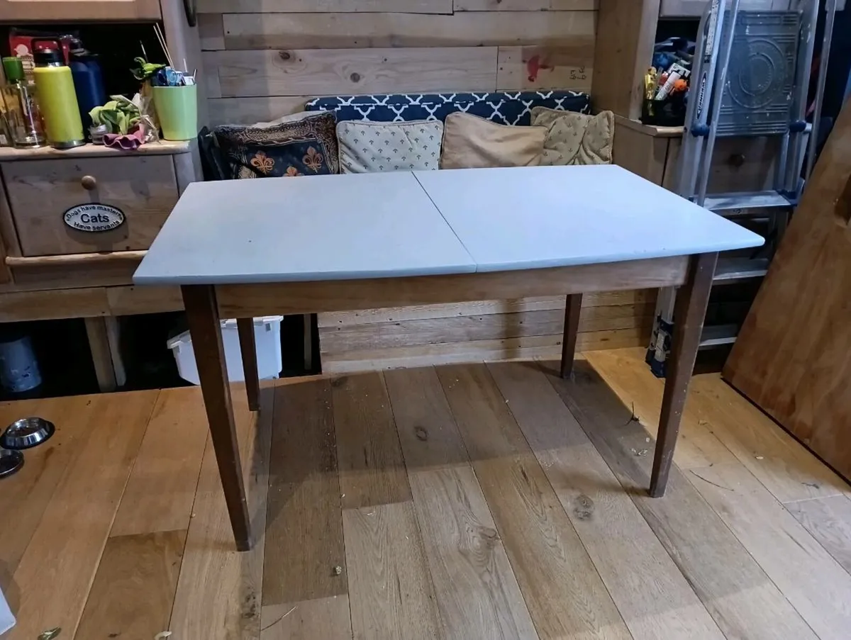 Kitchen table - Image 1