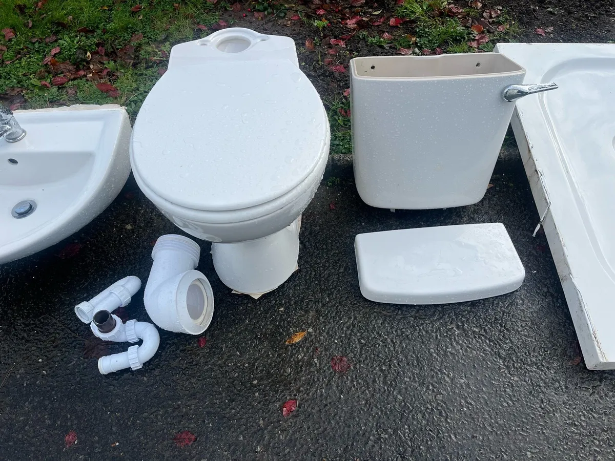 Bathroom suite - Image 3