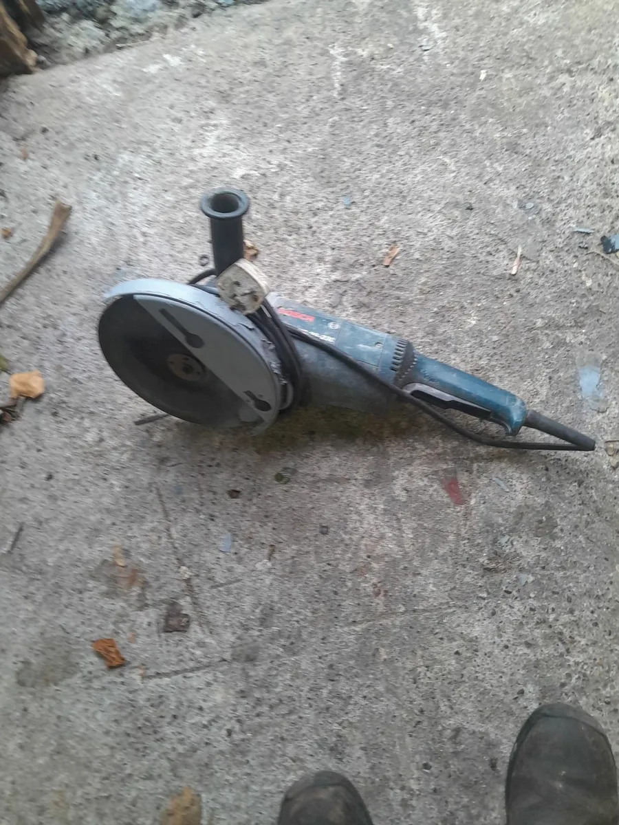 Bosh 9 inch Angel grinder